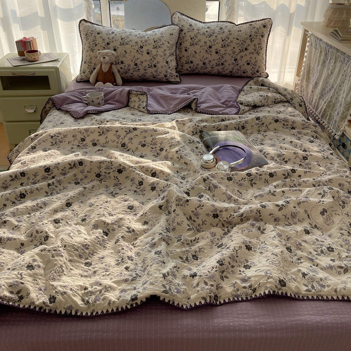 91家纺网 家纺一手货源 找家纺 几禾 2026春夏新款泡芙纱贝壳边夏被夏凉被空调被四件套 欧包-小猫秘境紫