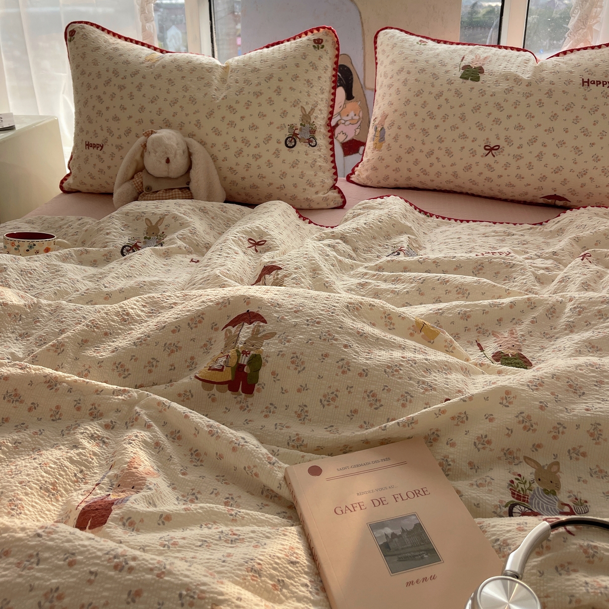 91家纺网 家纺一手货源 找家纺 几禾 2026春夏新款泡芙纱贝壳边夏被夏凉被空调被四件套 欧包-躲雨小兔