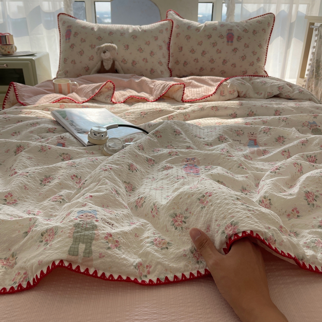 91家纺网 家纺一手货源 找家纺 几禾 2026春夏新款泡芙纱贝壳边夏被夏凉被空调被四件套 欧包-甜卷兔兔