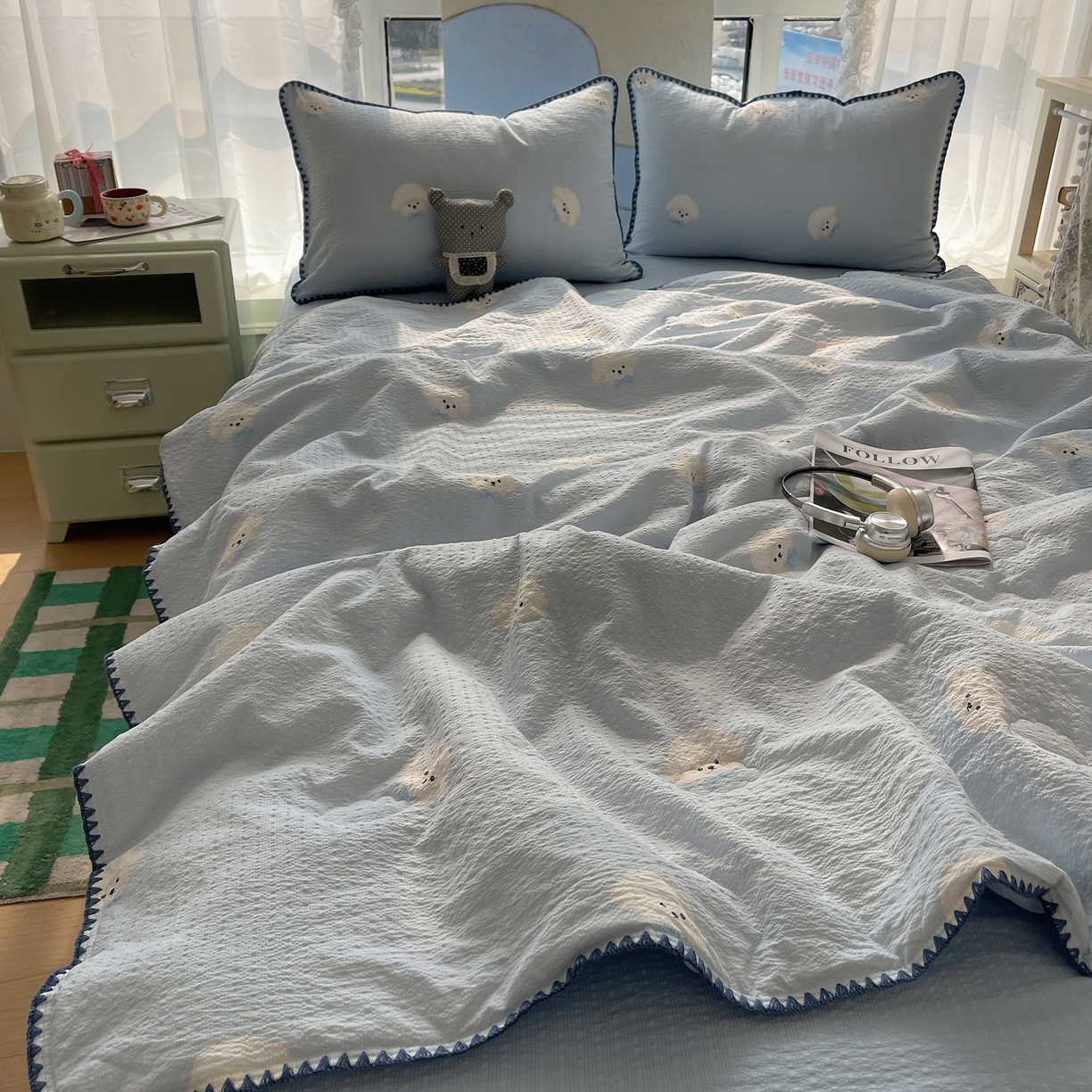 91家纺网 家纺一手货源 找家纺 几禾 2026春夏新款泡芙纱贝壳边夏被夏凉被空调被四件套 欧包-蓝领结狗