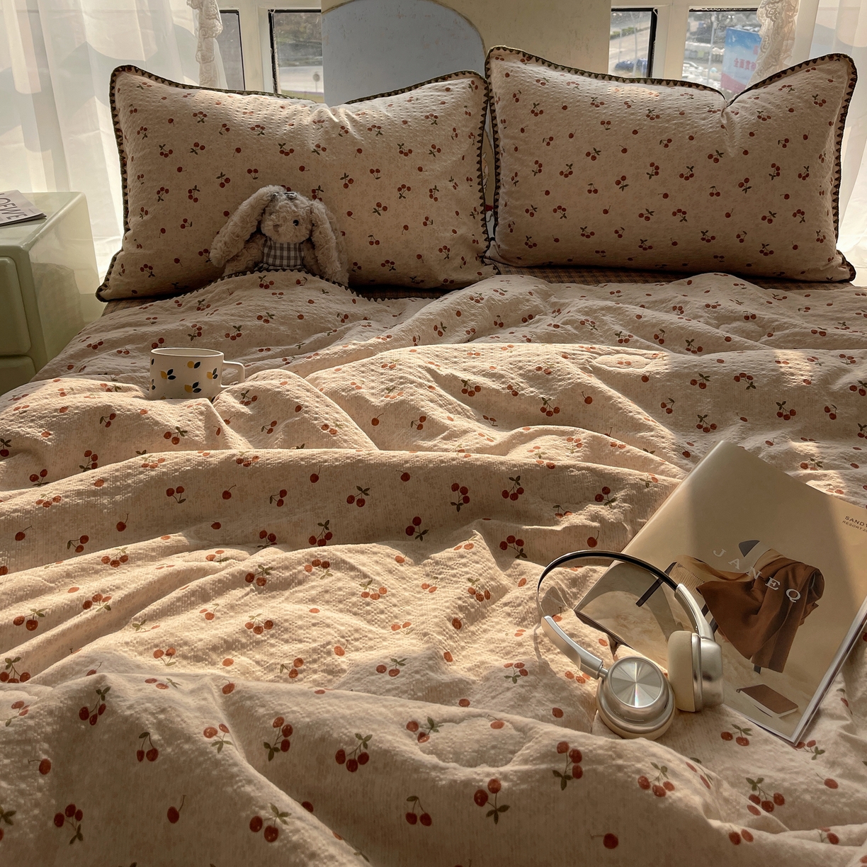 91家纺网 家纺一手货源 找家纺 几禾 2026春夏新款泡芙纱贝壳边夏被夏凉被空调被四件套 欧包-酒渍樱桃