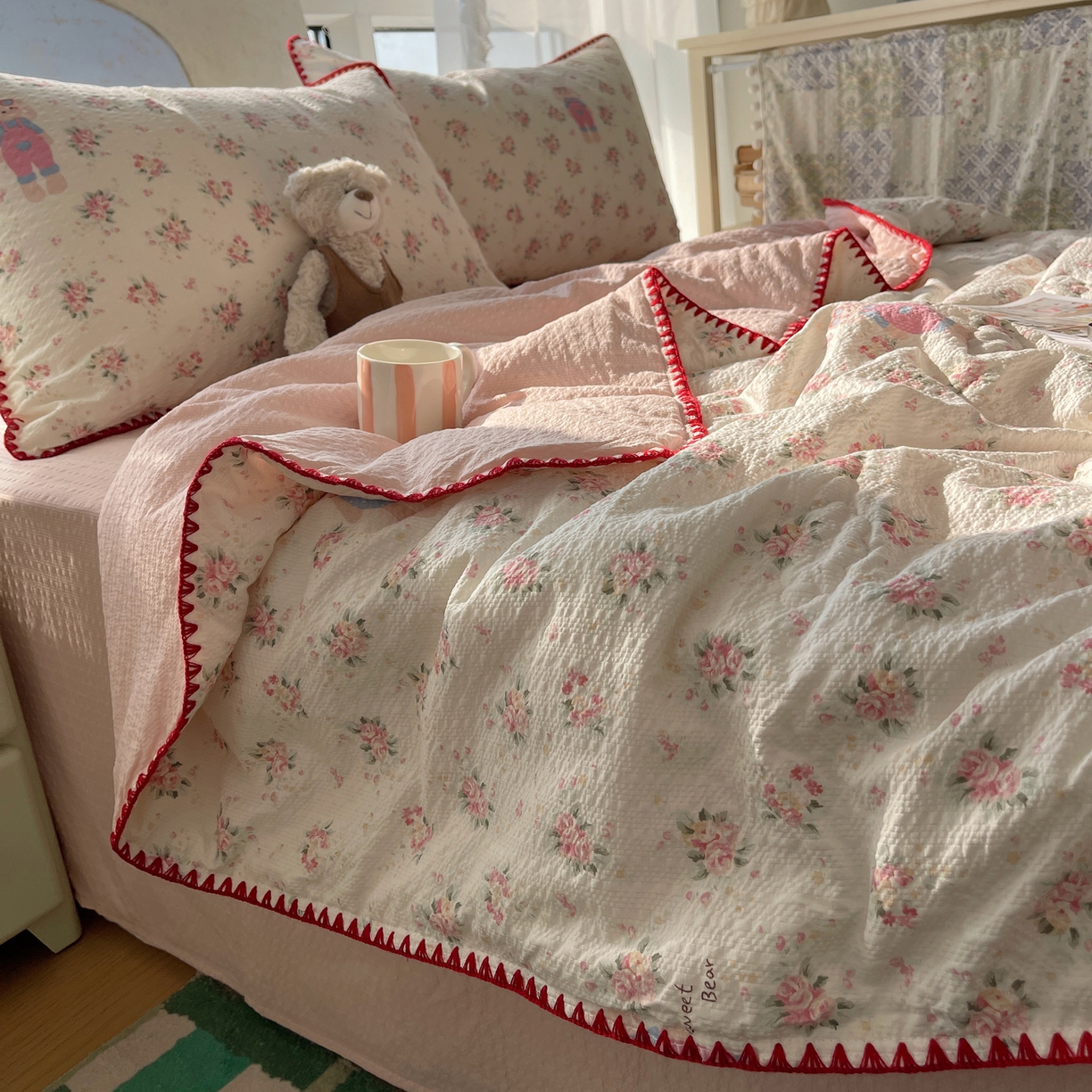 91家纺网 家纺一手货源 找家纺 几禾 2026春夏新款泡芙纱贝壳边夏被夏凉被空调被四件套 欧包-甜卷兔兔