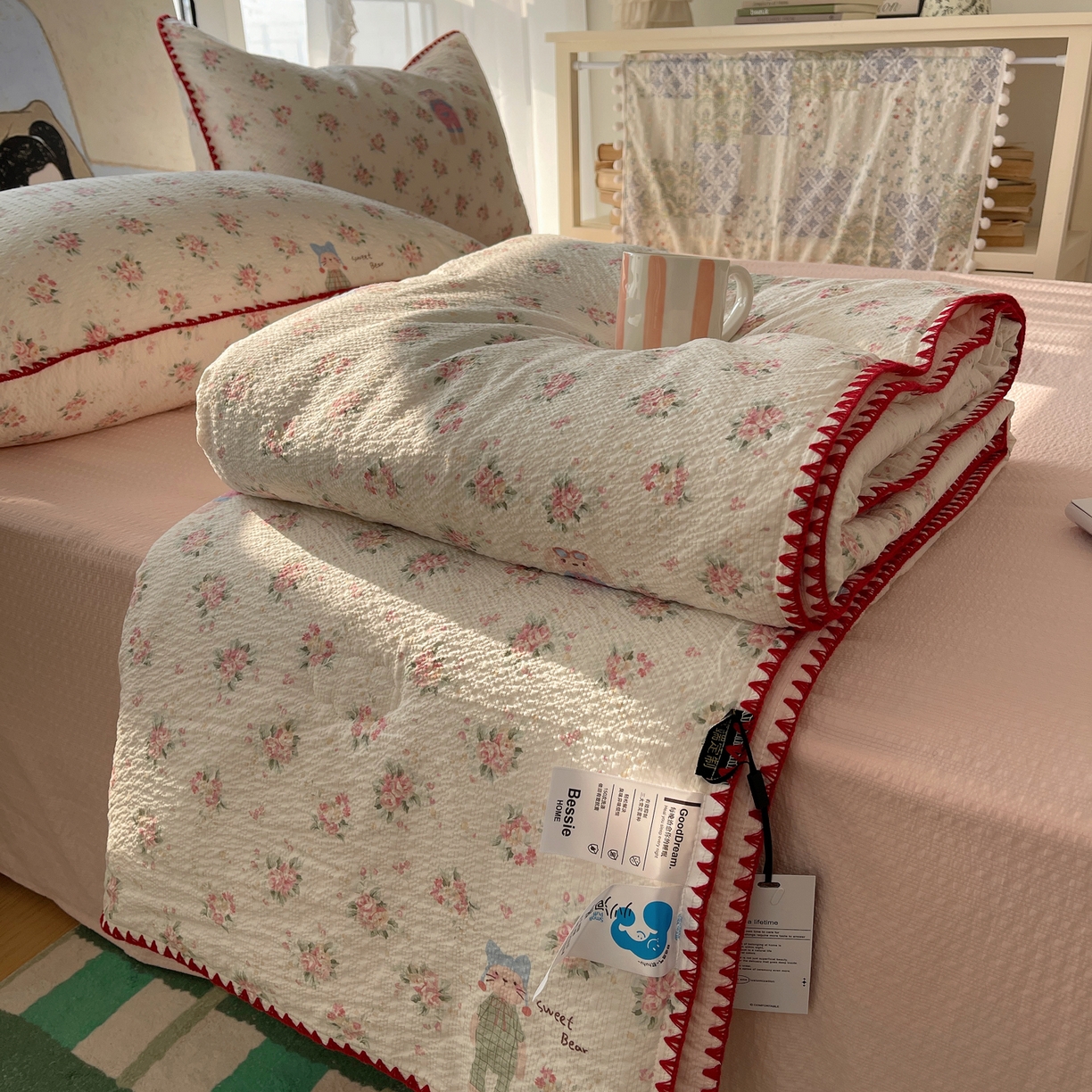 91家纺网 家纺一手货源 找家纺 几禾 2026春夏新款泡芙纱贝壳边夏被夏凉被空调被四件套 欧包-甜卷兔兔