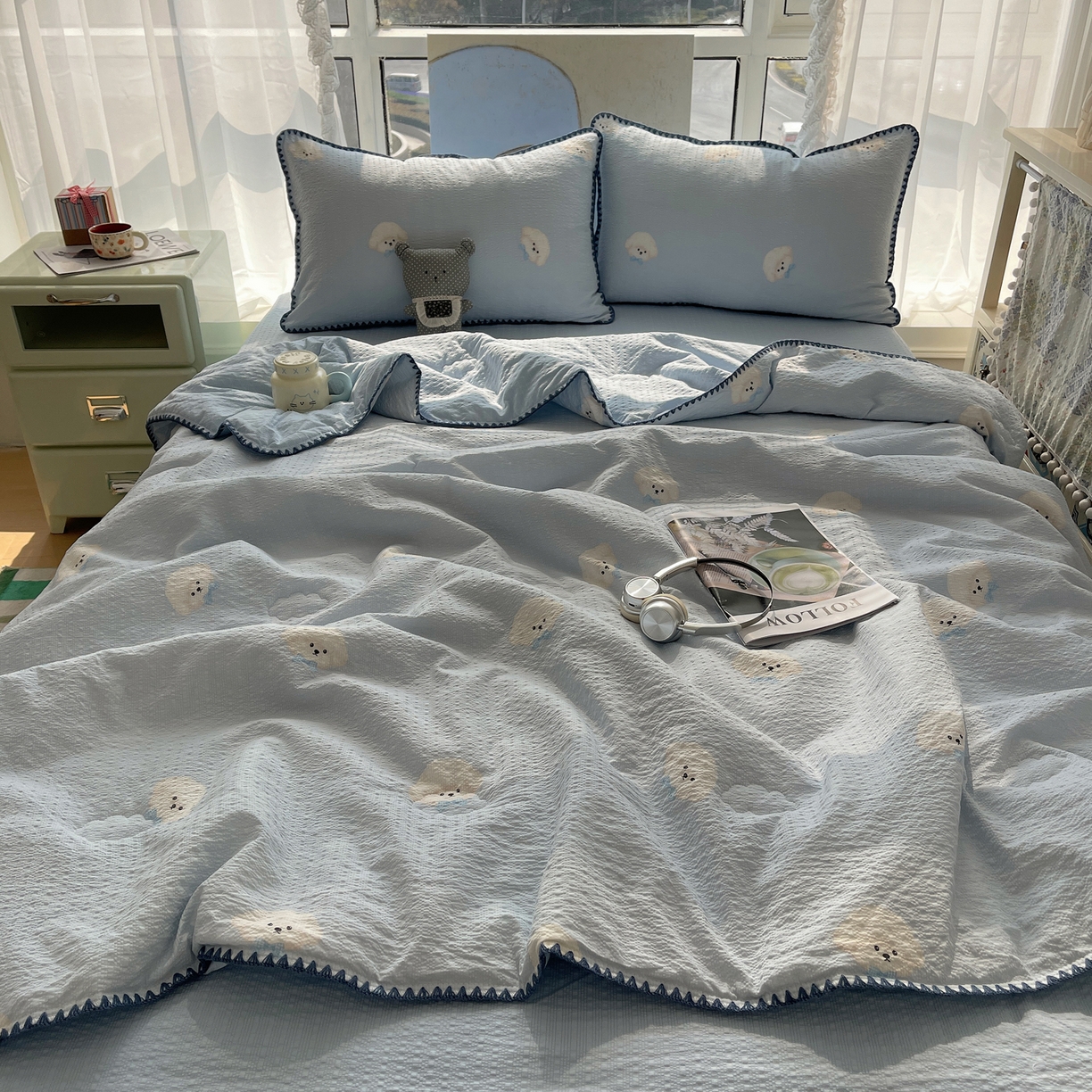 91家纺网 家纺一手货源 找家纺 几禾 2026春夏新款泡芙纱贝壳边夏被夏凉被空调被四件套 欧包-蓝领结狗