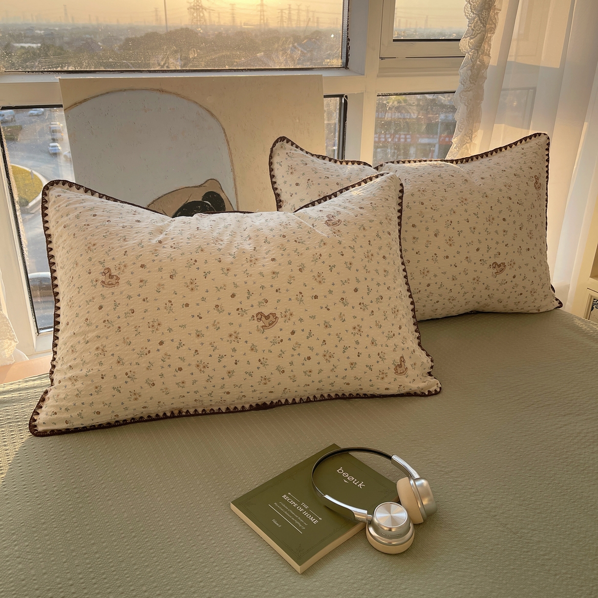 91家纺网 家纺一手货源 找家纺 几禾 2026春夏新款泡芙纱贝壳边夏被夏凉被空调被四件套 欧包-木马小花团