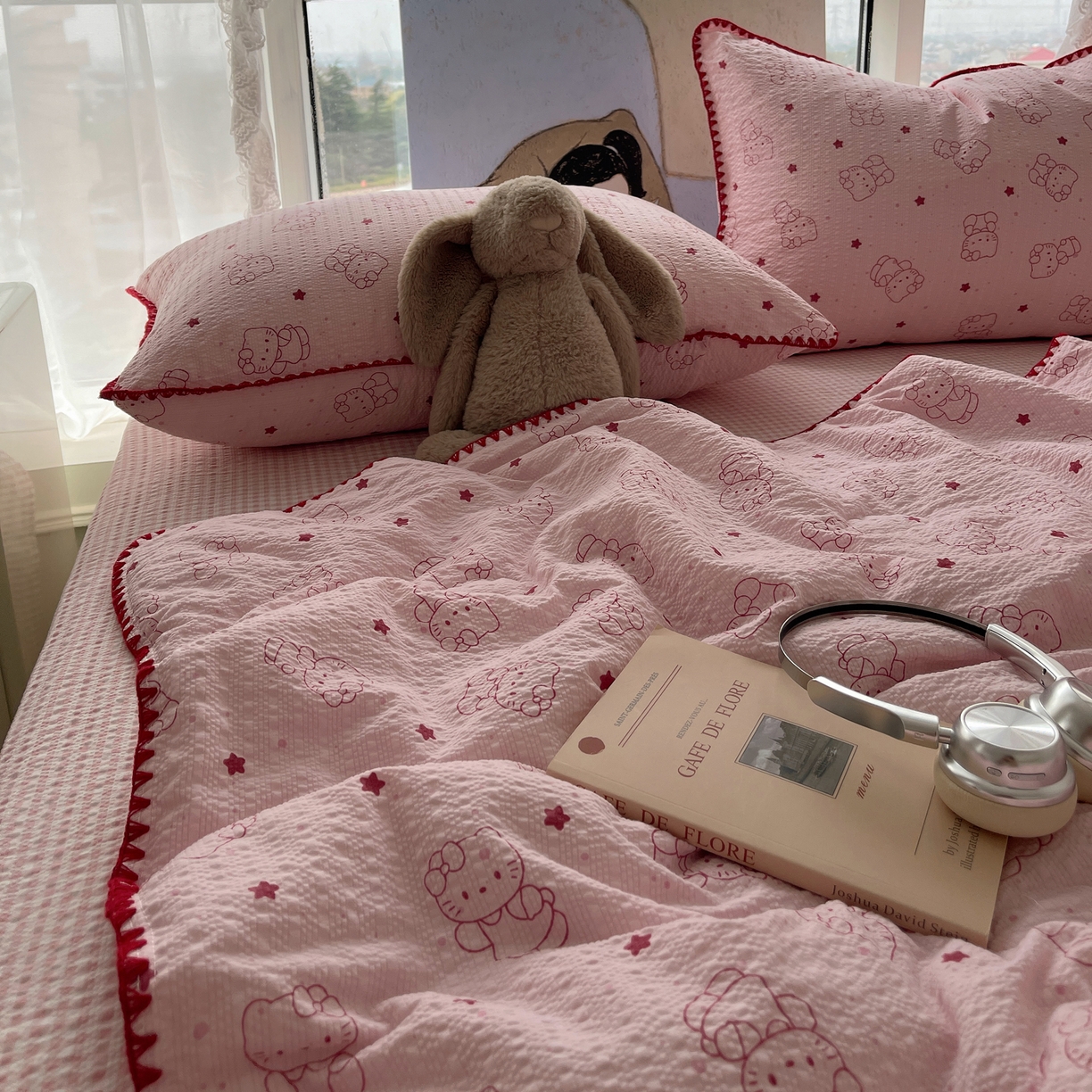 91家纺网 家纺一手货源 找家纺 几禾 2026春夏新款泡芙纱贝壳边夏被夏凉被空调被四件套 欧包-描线小猫粉