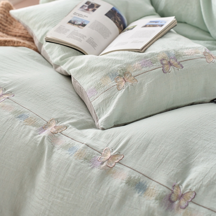 91家纺网 家纺一手货源 找家纺 卡姿家纺 2026春夏天丝棉麻裸感超柔四件套— 梦蝶 梦蝶浅蓝