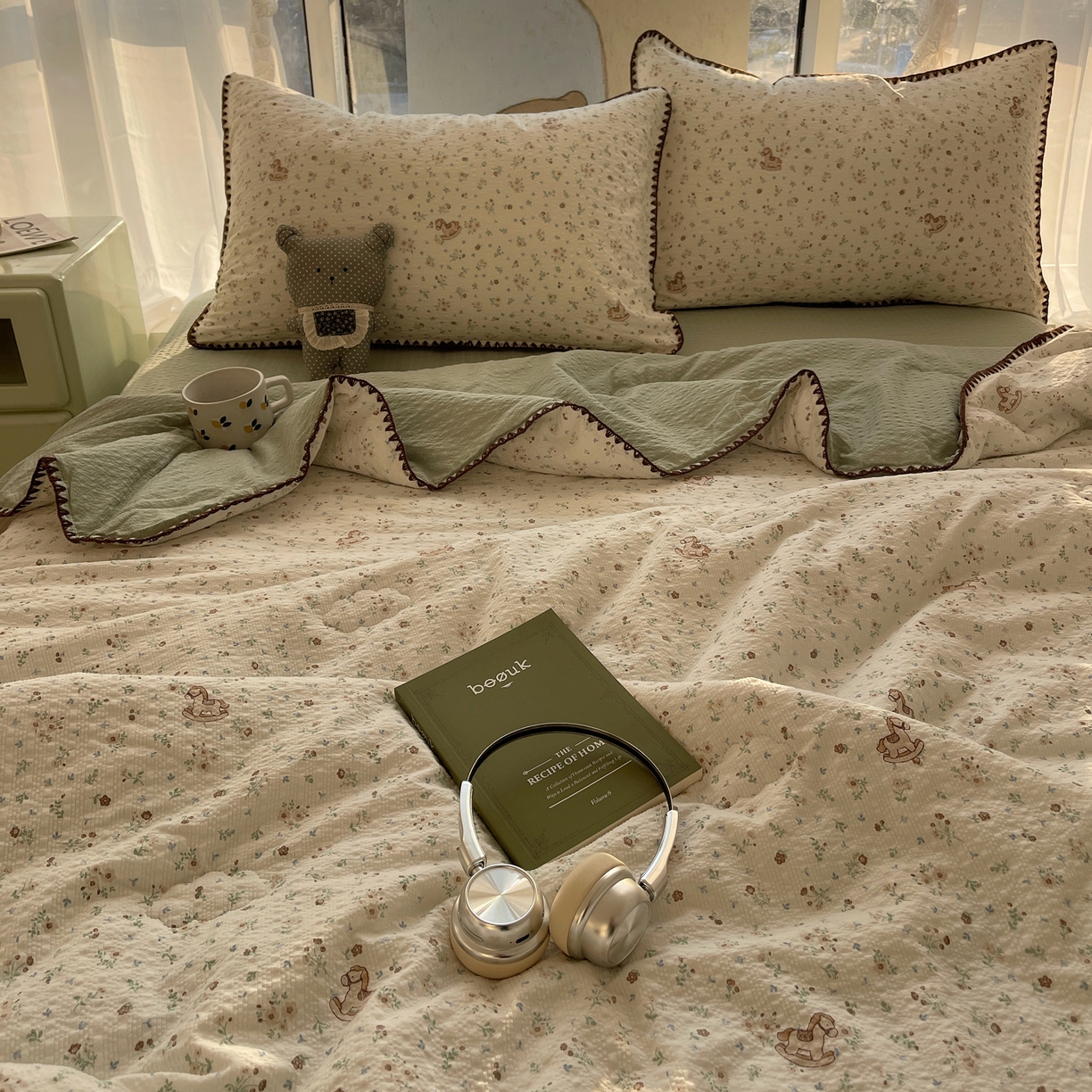 91家纺网 家纺一手货源 找家纺 几禾 2026春夏新款泡芙纱贝壳边夏被夏凉被空调被四件套 欧包-木马小花团