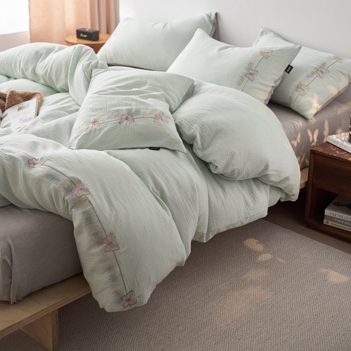 91家纺网 家纺一手货源 找家纺 卡姿家纺 2026春夏天丝棉麻裸感超柔四件套— 梦蝶 梦蝶浅蓝