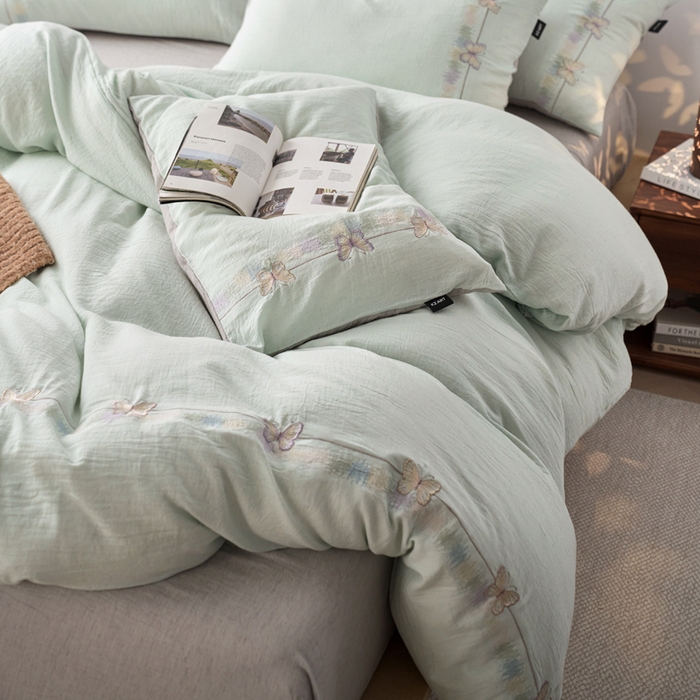 91家纺网 家纺一手货源 找家纺 卡姿家纺 2026春夏天丝棉麻裸感超柔四件套— 梦蝶 梦蝶浅蓝