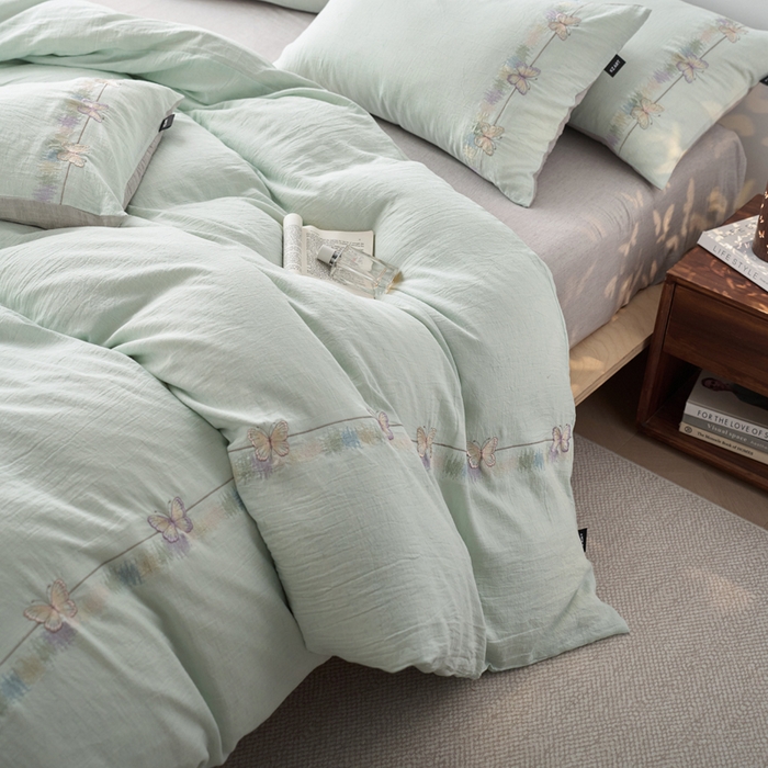 91家纺网 家纺一手货源 找家纺 卡姿家纺 2026春夏天丝棉麻裸感超柔四件套— 梦蝶 梦蝶浅蓝