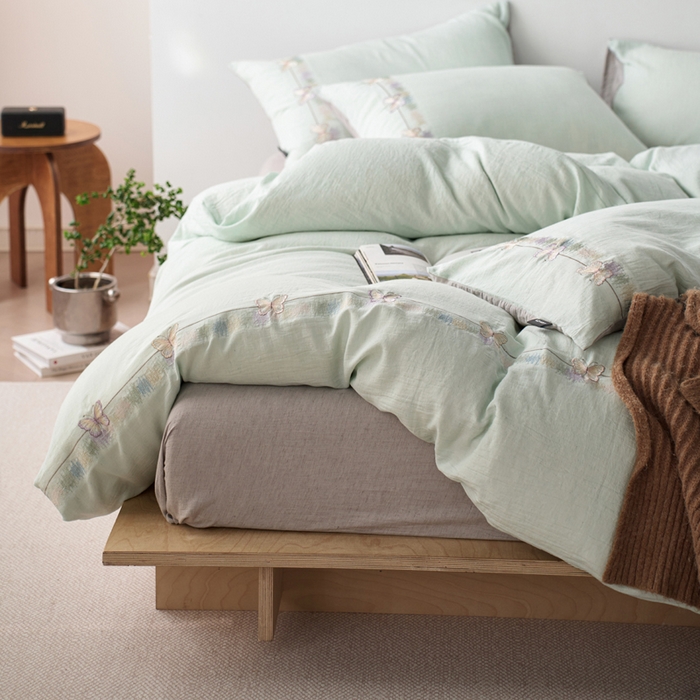 91家纺网 家纺一手货源 找家纺 卡姿家纺 2026春夏天丝棉麻裸感超柔四件套— 梦蝶 梦蝶浅蓝