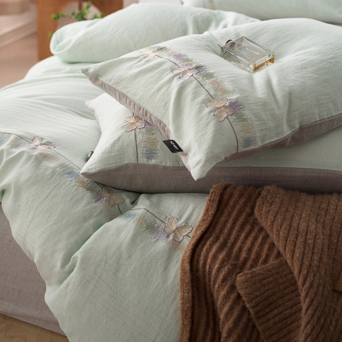 91家纺网 家纺一手货源 找家纺 卡姿家纺 2026春夏天丝棉麻裸感超柔四件套— 梦蝶 梦蝶浅蓝