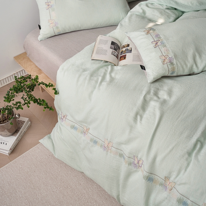 91家纺网 家纺一手货源 找家纺 卡姿家纺 2026春夏天丝棉麻裸感超柔四件套— 梦蝶 梦蝶浅蓝