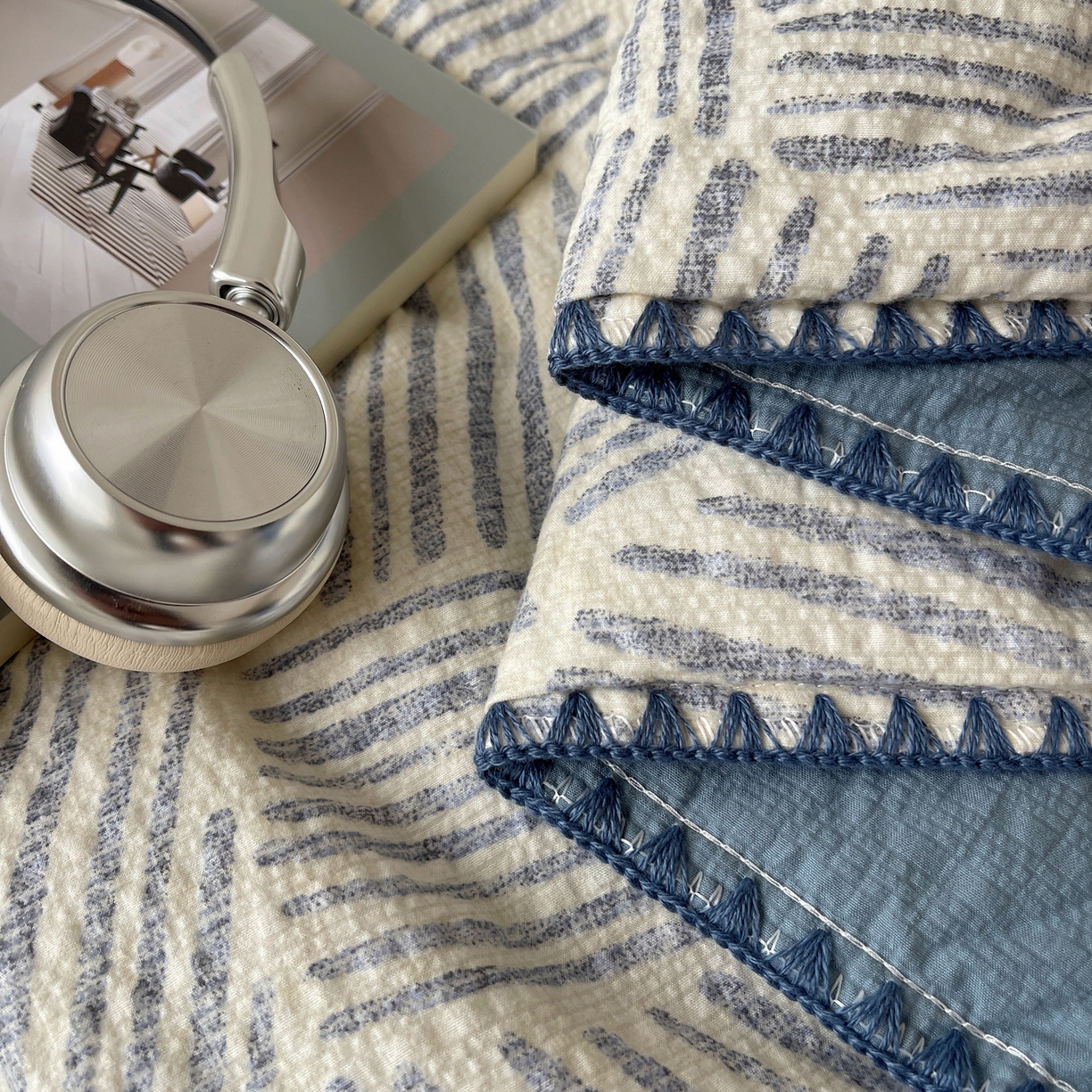 91家纺网 家纺一手货源 找家纺 几禾 2026春夏新款泡芙纱贝壳边夏被夏凉被空调被四件套 欧包-浅川纹