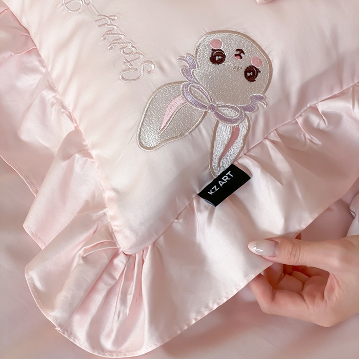 91家纺网 家纺一手货源 找家纺 （总）卡姿家纺 2026秋冬全棉60支长绒棉软萌贴布绣四件套—花花兔精灵