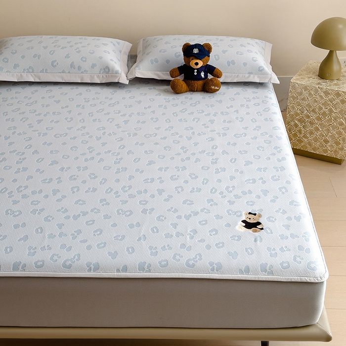 91家纺网 家纺一手货源 找家纺 几禾 2026春夏新款豹纹刺绣凉席空调软席凉席席子 小熊豹豹-蓝 床笠款