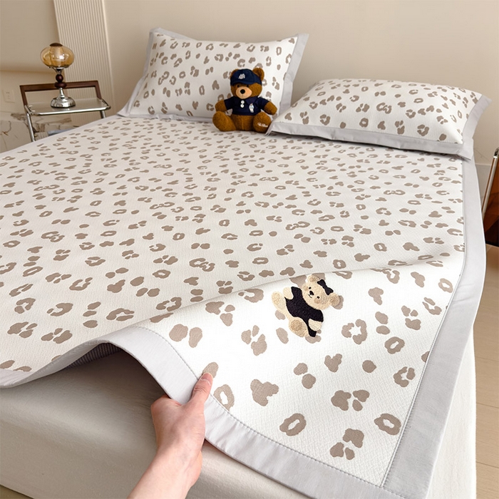 91家纺网 家纺一手货源 找家纺 几禾 2026春夏新款豹纹刺绣凉席空调软席凉席席子 小熊豹豹-浅咖 床席款