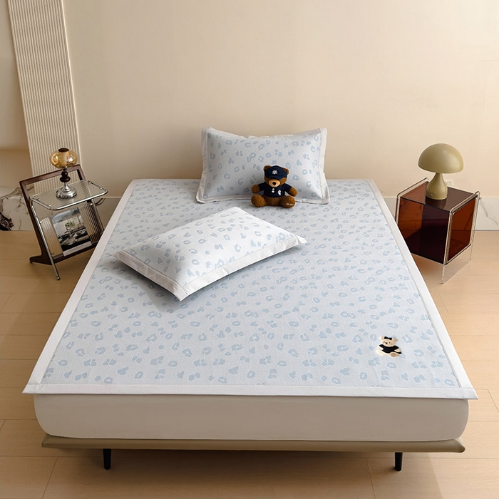 91家纺网 家纺一手货源 找家纺 几禾 2026春夏新款豹纹刺绣凉席空调软席凉席席子 小熊豹豹-蓝 床席款