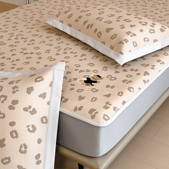 91家纺网 家纺一手货源 找家纺 几禾 2026春夏新款豹纹刺绣凉席空调软席凉席席子 小熊豹豹-咖 床笠款