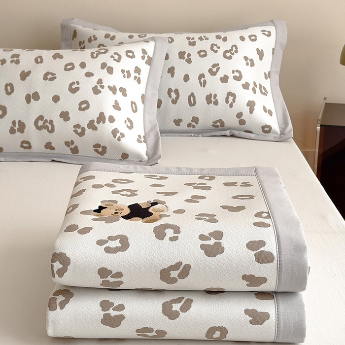 91家纺网 家纺一手货源 找家纺 几禾 2026春夏新款豹纹刺绣凉席空调软席凉席席子 小熊豹豹-浅咖 床席款