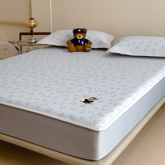 91家纺网 家纺一手货源 找家纺 几禾 2026春夏新款豹纹刺绣凉席空调软席凉席席子 小熊豹豹-蓝 床笠款