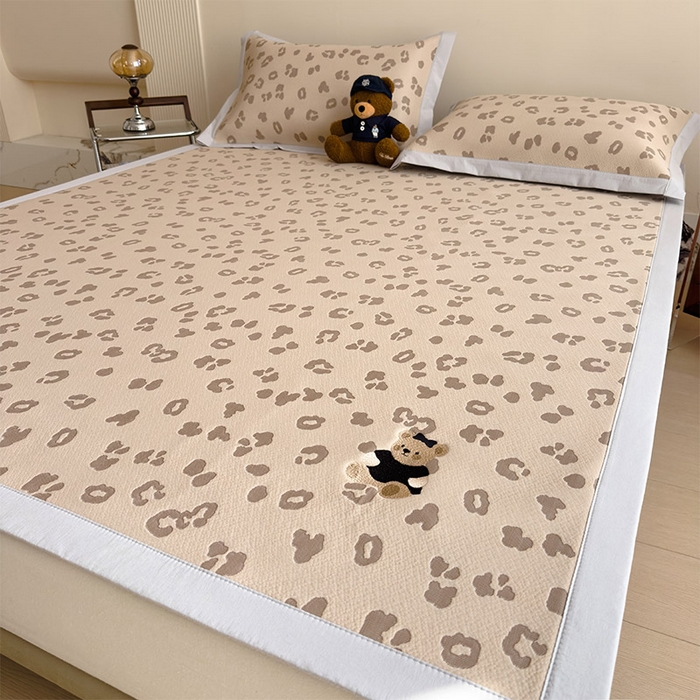 91家纺网 家纺一手货源 找家纺 几禾 2026春夏新款豹纹刺绣凉席空调软席凉席席子 小熊豹豹-咖 床席款