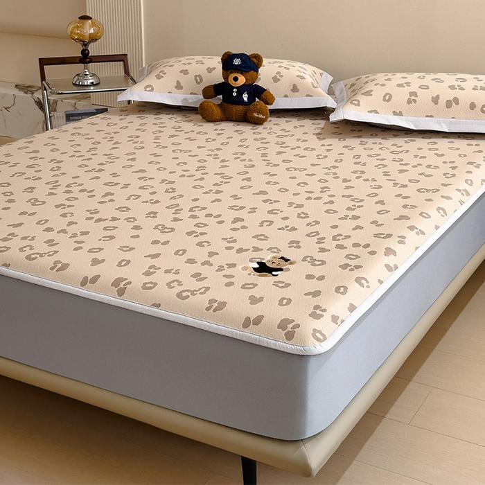 91家纺网 家纺一手货源 找家纺 几禾 2026春夏新款豹纹刺绣凉席空调软席凉席席子 小熊豹豹-咖 床笠款