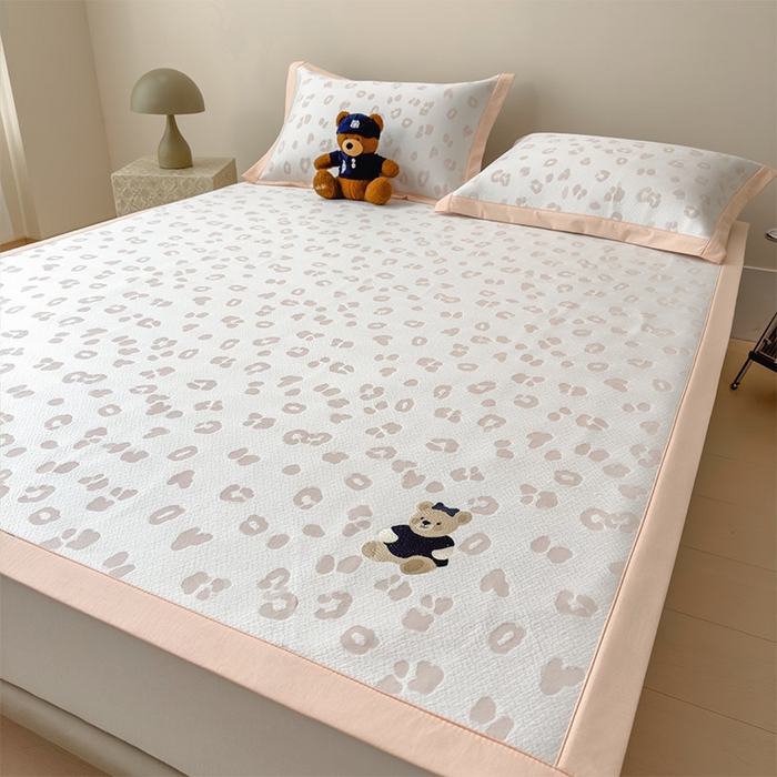 91家纺网 家纺一手货源 找家纺 几禾 2026春夏新款豹纹刺绣凉席空调软席凉席席子 小熊豹豹-玉色 床席款