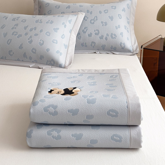 91家纺网 家纺一手货源 找家纺 几禾 2026春夏新款豹纹刺绣凉席空调软席凉席席子 小熊豹豹-蓝 床席款