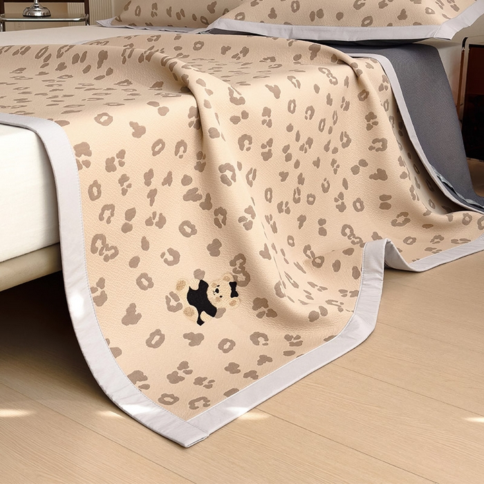 91家纺网 家纺一手货源 找家纺 几禾 2026春夏新款豹纹刺绣凉席空调软席凉席席子 小熊豹豹-咖 床席款