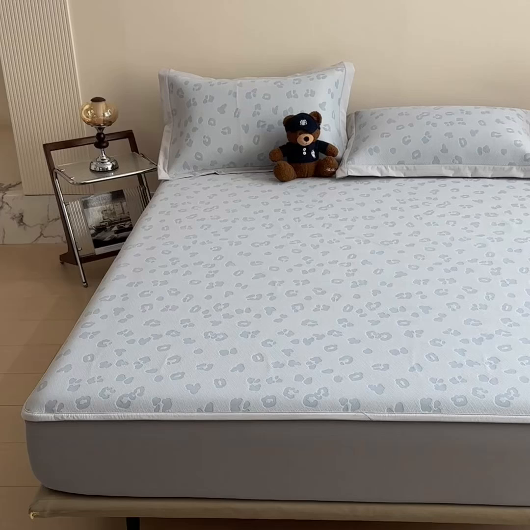 91家纺网 家纺一手货源 找家纺 几禾 2026春夏新款豹纹刺绣凉席空调软席凉席席子 小熊豹豹-蓝 床笠款