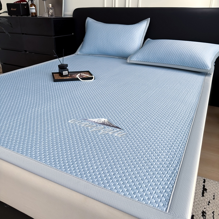 91家纺网 家纺一手货源 找家纺 人人爱家纺 2026新款冰豆豆刺绣软凉席 富士山-天蓝