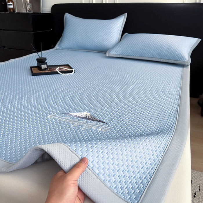 91家纺网 家纺一手货源 找家纺 人人爱家纺 2026新款冰豆豆刺绣软凉席 富士山-天蓝