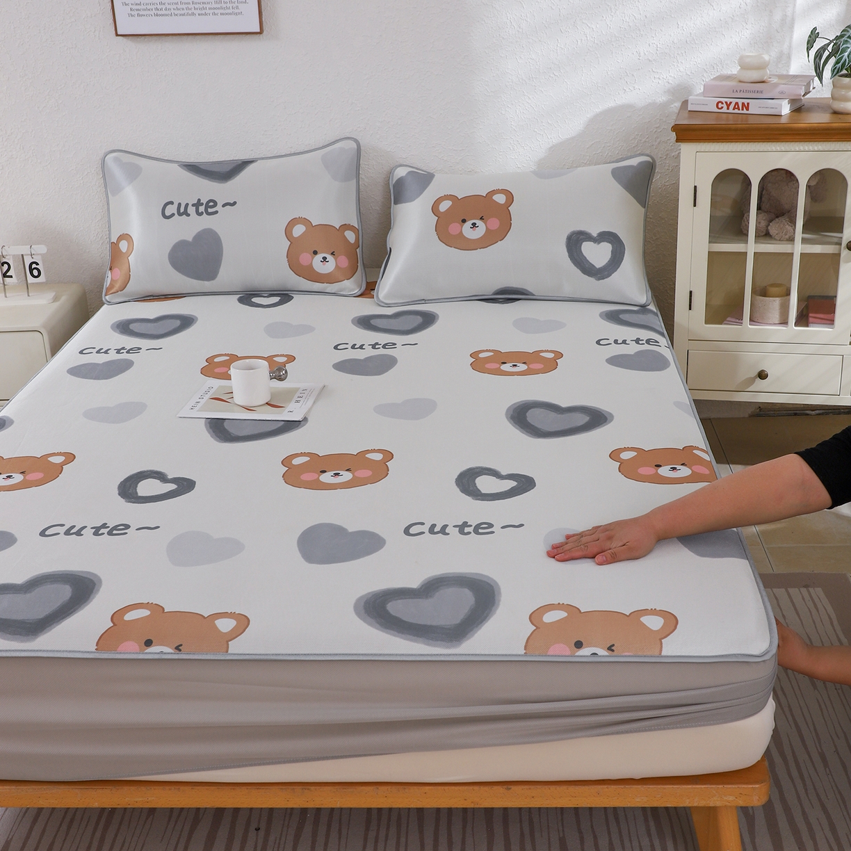 91家纺网 家纺一手货源 找家纺 （总）小萌虎 2026新款碳光冰丝凉席床笠款拍法二