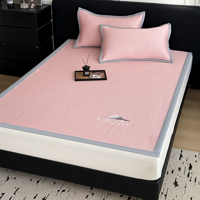 91家纺网 家纺一手货源 找家纺 人人爱家纺 2026新款冰豆豆刺绣软凉席 富士山-粉