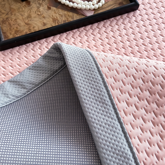 91家纺网 家纺一手货源 找家纺 人人爱家纺 2026新款冰豆豆刺绣软凉席 富士山-粉