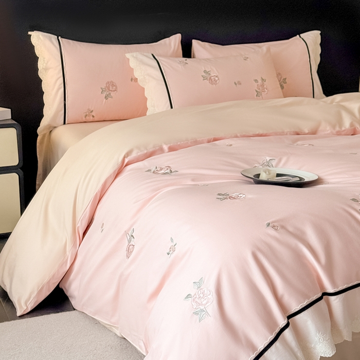 91家纺网 家纺一手货源 找家纺 卡姿家纺 2026春夏全棉小法式气质款刺绣四件套—菲琳 菲琳粉