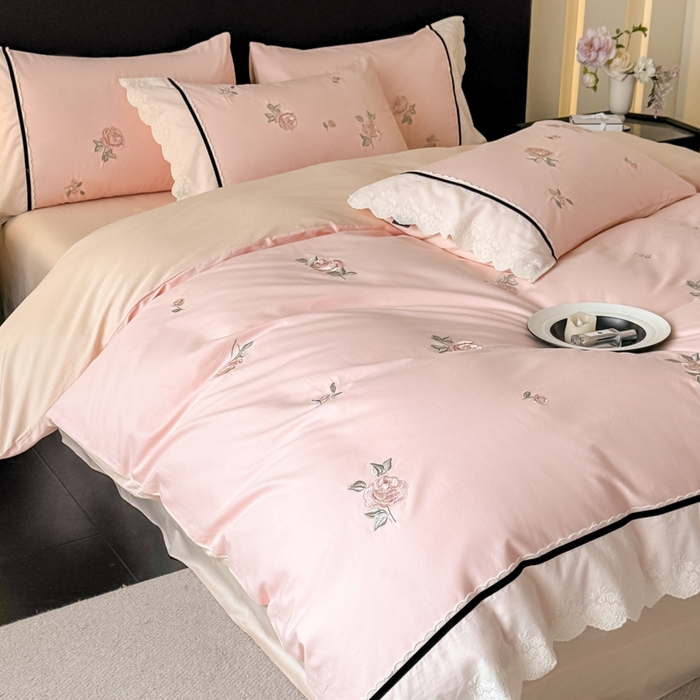 91家纺网 家纺一手货源 找家纺 卡姿家纺 2026春夏全棉小法式气质款刺绣四件套—菲琳 菲琳粉