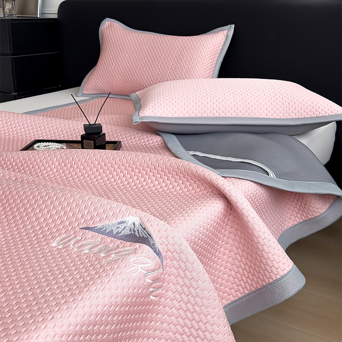 91家纺网 家纺一手货源 找家纺 人人爱家纺 2026新款冰豆豆刺绣软凉席 富士山-粉