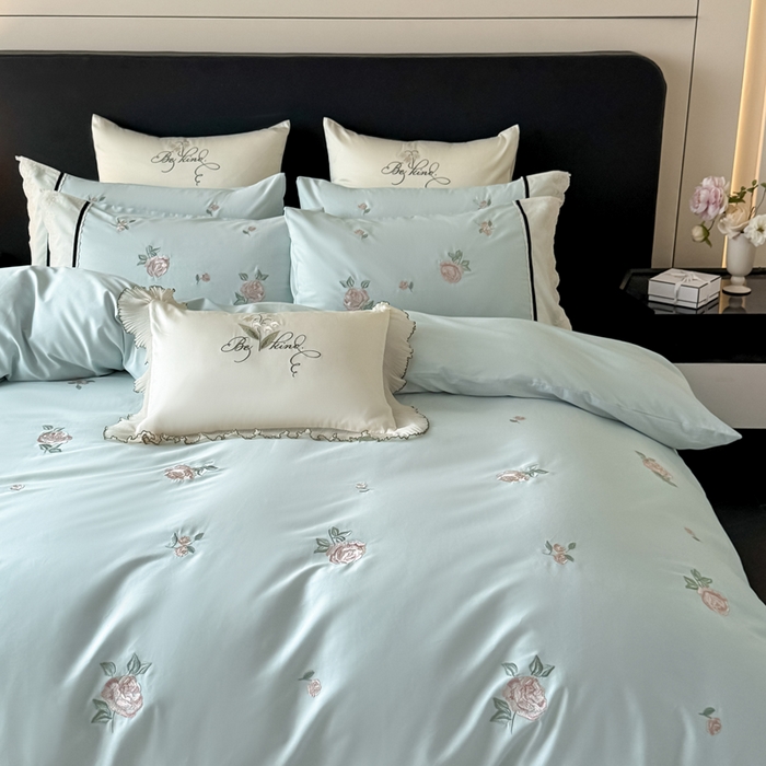 91家纺网 家纺一手货源 找家纺 卡姿家纺 2026春夏全棉小法式气质款刺绣四件套—菲琳 菲琳蓝