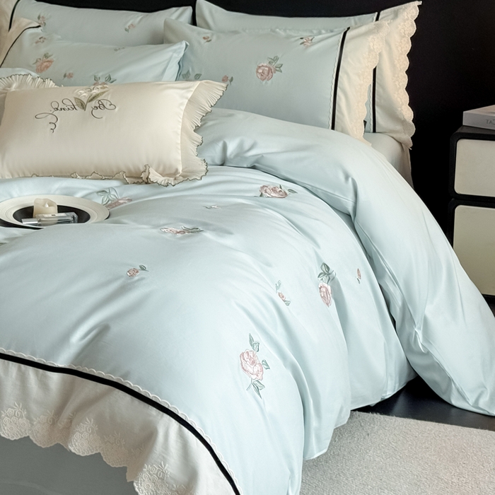 91家纺网 家纺一手货源 找家纺 卡姿家纺 2026春夏全棉小法式气质款刺绣四件套—菲琳 菲琳蓝