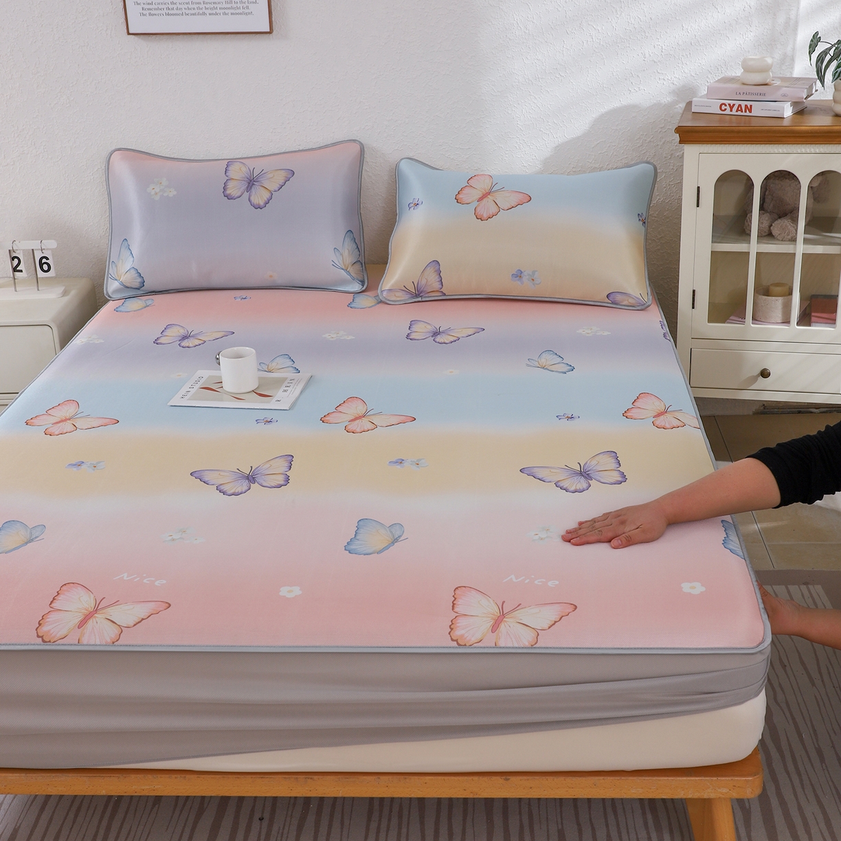 91家纺网 家纺一手货源 找家纺 （总）小萌虎 2026新款碳光冰丝凉席床笠款拍法二