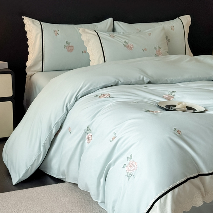 91家纺网 家纺一手货源 找家纺 卡姿家纺 2026春夏全棉小法式气质款刺绣四件套—菲琳 菲琳蓝