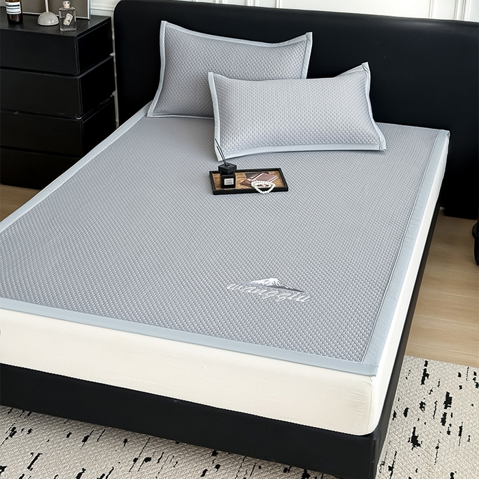 91家纺网 家纺一手货源 找家纺 人人爱家纺 2026新款冰豆豆刺绣软凉席 富士山-灰