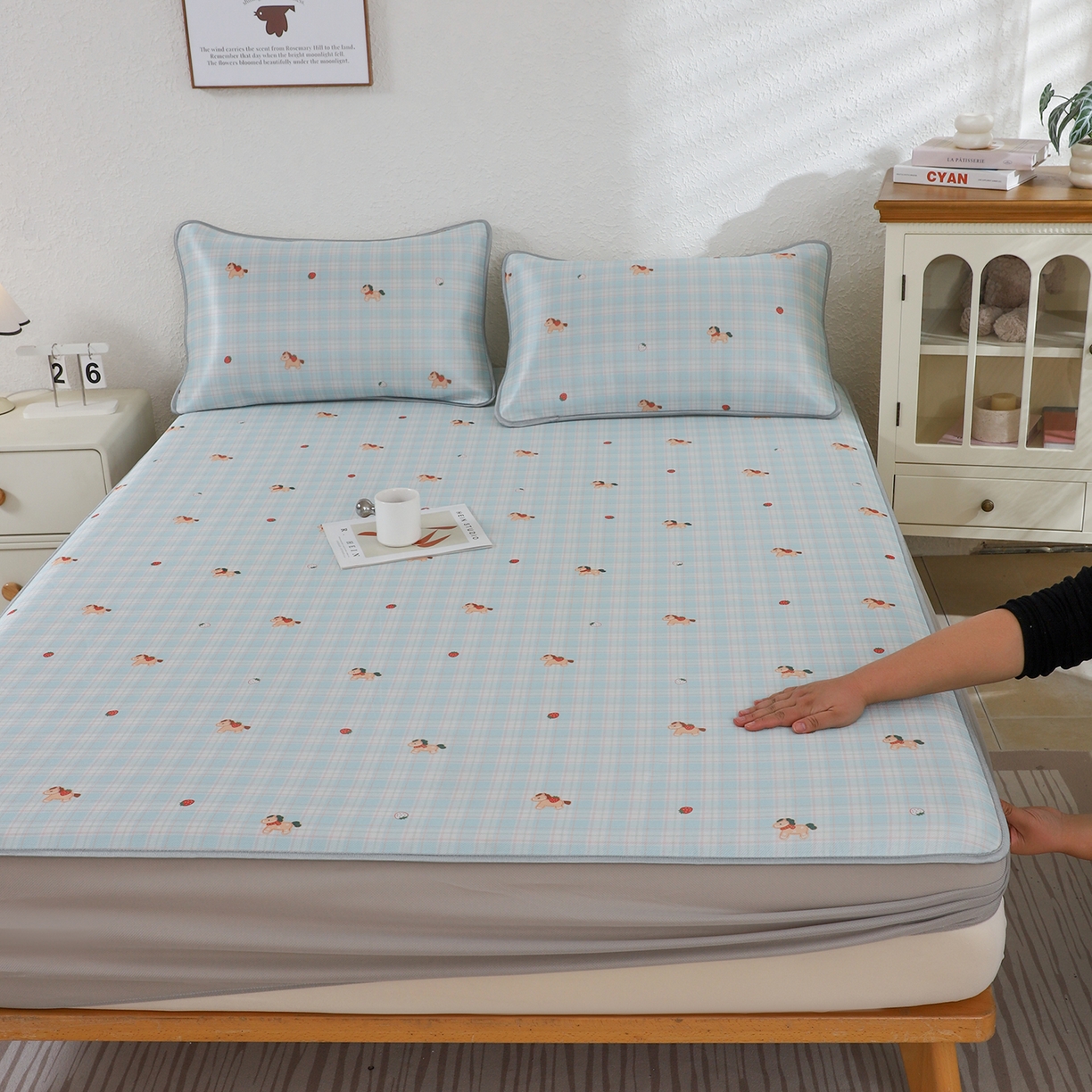 91家纺网 家纺一手货源 找家纺 （总）小萌虎 2026新款碳光冰丝凉席床笠款拍法二