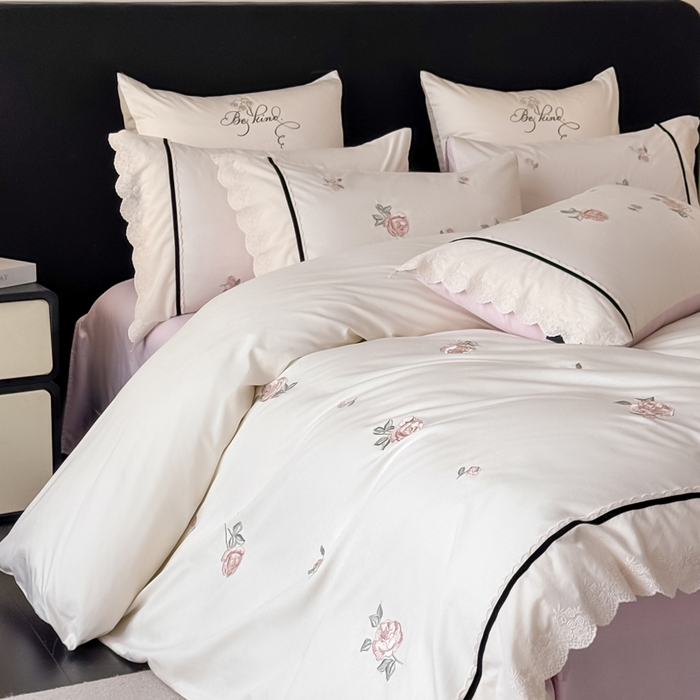 91家纺网 家纺一手货源 找家纺 卡姿家纺 2026春夏全棉小法式气质款刺绣四件套—菲琳 菲琳奶白