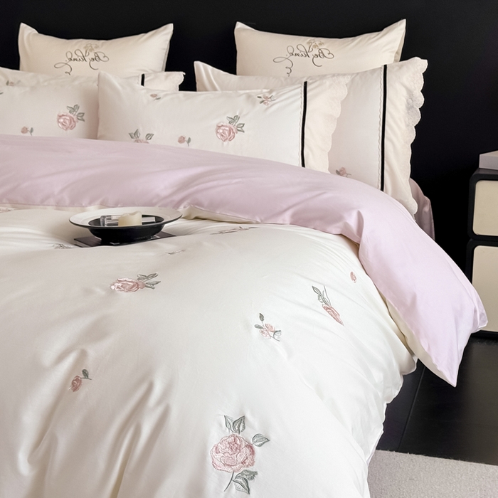 91家纺网 家纺一手货源 找家纺 卡姿家纺 2026春夏全棉小法式气质款刺绣四件套—菲琳 菲琳奶白