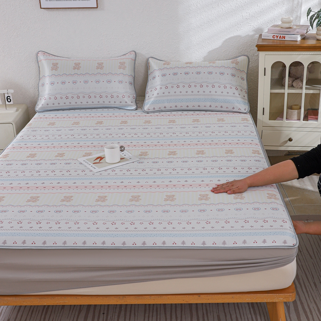 91家纺网 家纺一手货源 找家纺 （总）小萌虎 2026新款碳光冰丝凉席床笠款拍法二