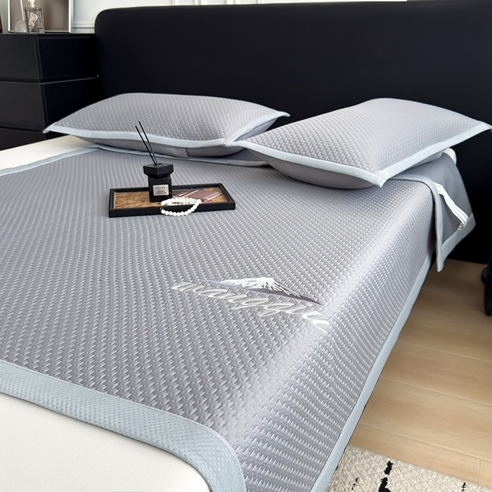 91家纺网 家纺一手货源 找家纺 人人爱家纺 2026新款冰豆豆刺绣软凉席 富士山-灰